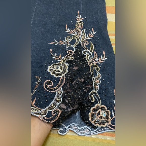 Floral embroidered denim skirt - Picture 4 of 4